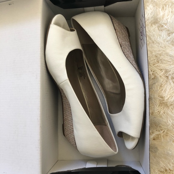 Good Condition - Alfani step n flex 8w - Picture 2 of 4